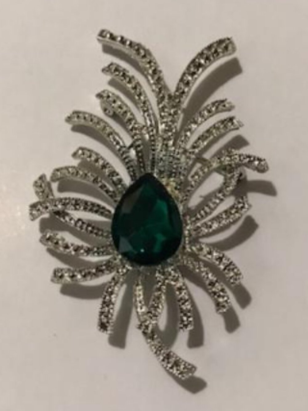 Emerald Green Hijab Pin Fashion Brooch 1940 Hollywood Regency Style Jewelry